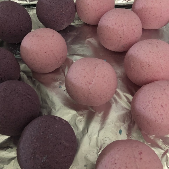 3 Bath Fizzies Infused with Coconut Oil - Picture 3 of 3